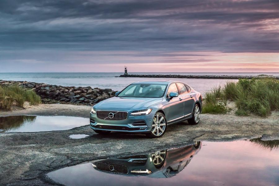  Volvo S90 T6 Inscription 2016 года  (NA) (фото 2 из 11)